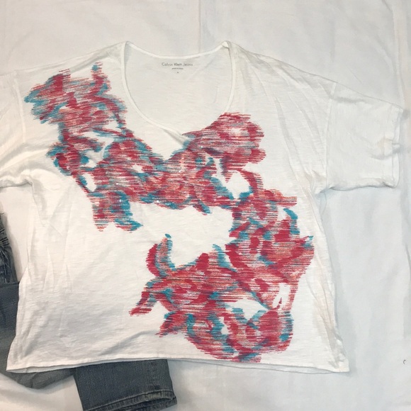 Last Chance!! NWOT Calvin Klein Jeans oversized t-shirts - Picture 2 of 7